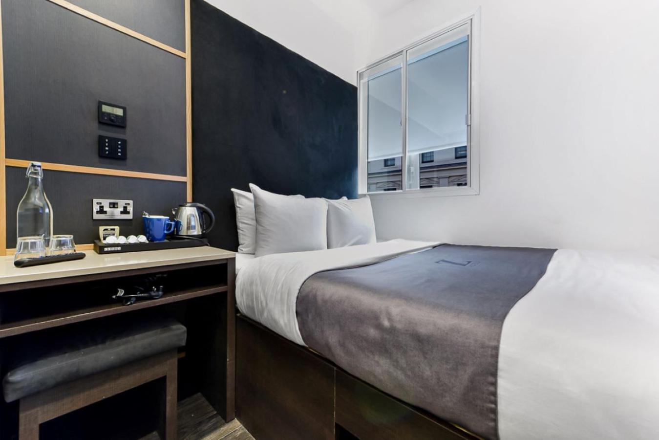 Club Queen Room